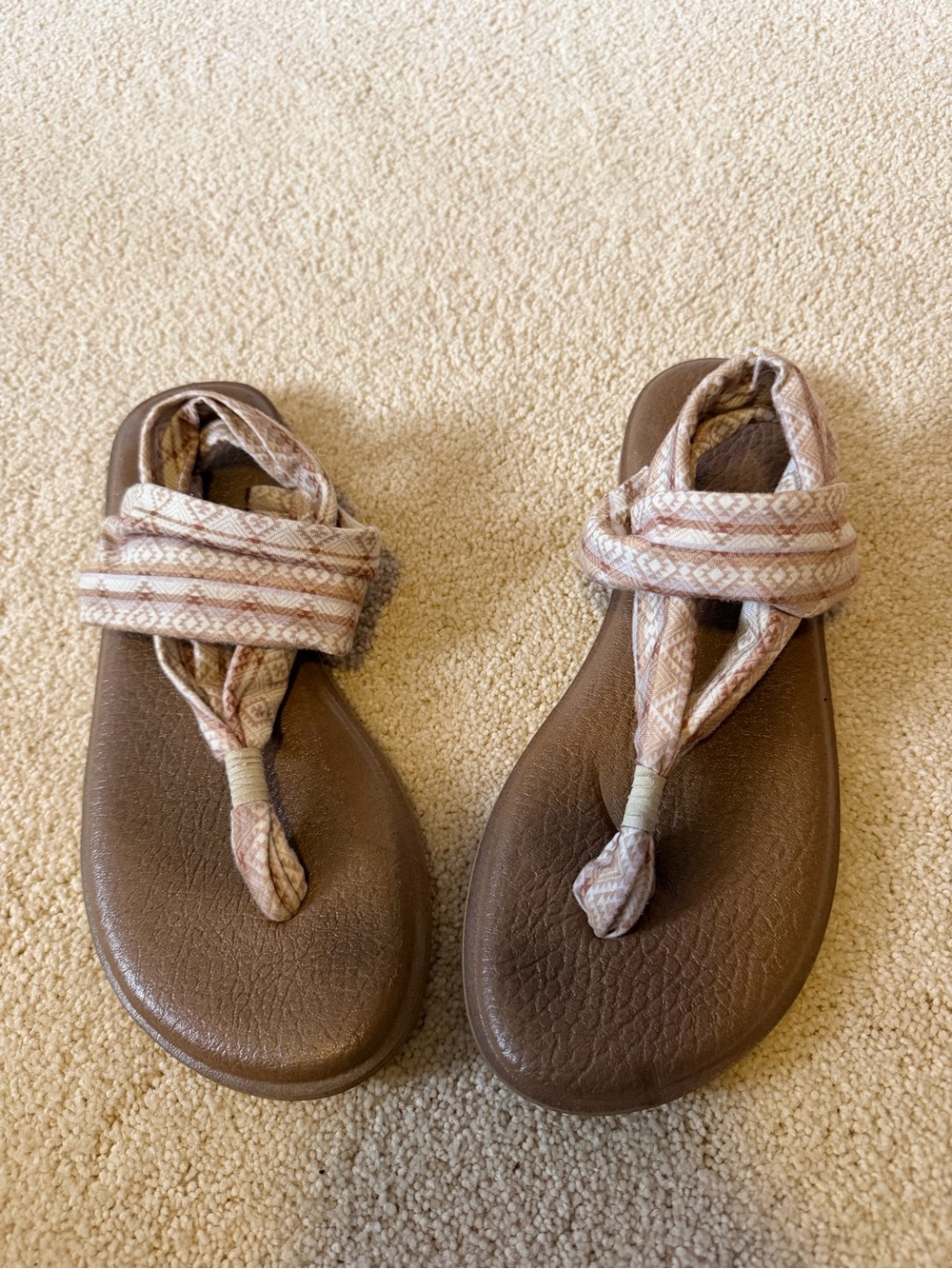 Sanuk Beige and Light Brown Patterned Fabric Sandal Lining